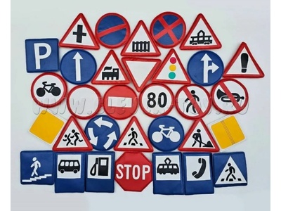 Комплект "Дорожных знаков" для изучения ПДД (32 шт. на подставке)